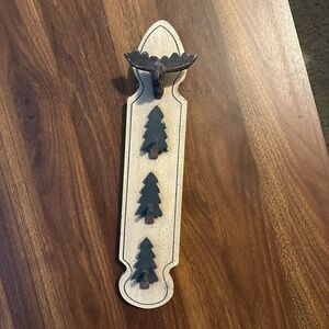 Rustic Holiday Wall Hook with Tree Design